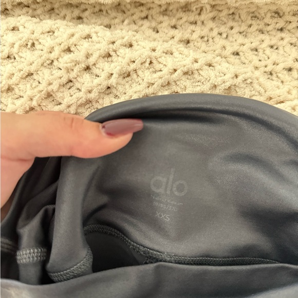 ALO Yoga Gunmetal Set - Leggings and Top - Picture 6 of 8